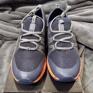 Kids Sneaker Sz 4.5 M